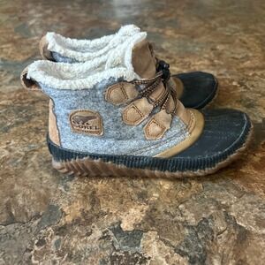 Sorel Waterproof Snow Boots Kids Size 1 Gray Lace Winter Shoes Boot